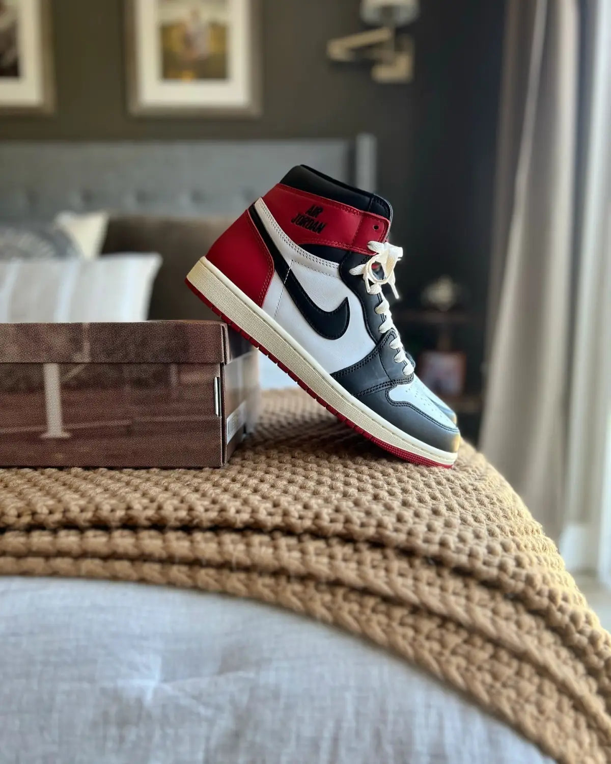 Air Jordan 1 High OG Black Toe