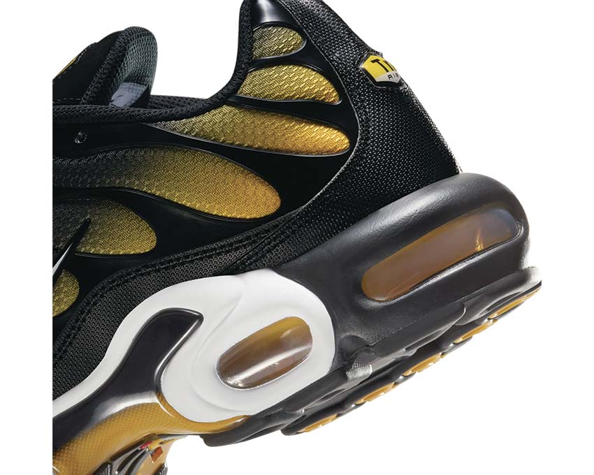 Nike Air Max Plus University Gold